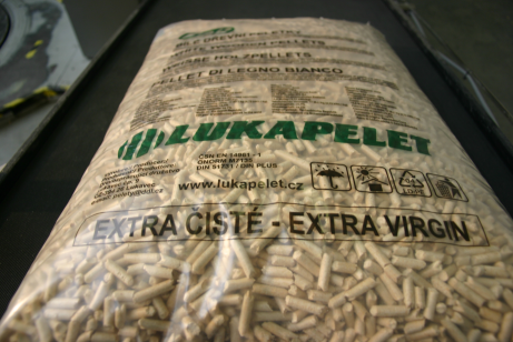 BÍLÉ DŘEVNÍ PELETY